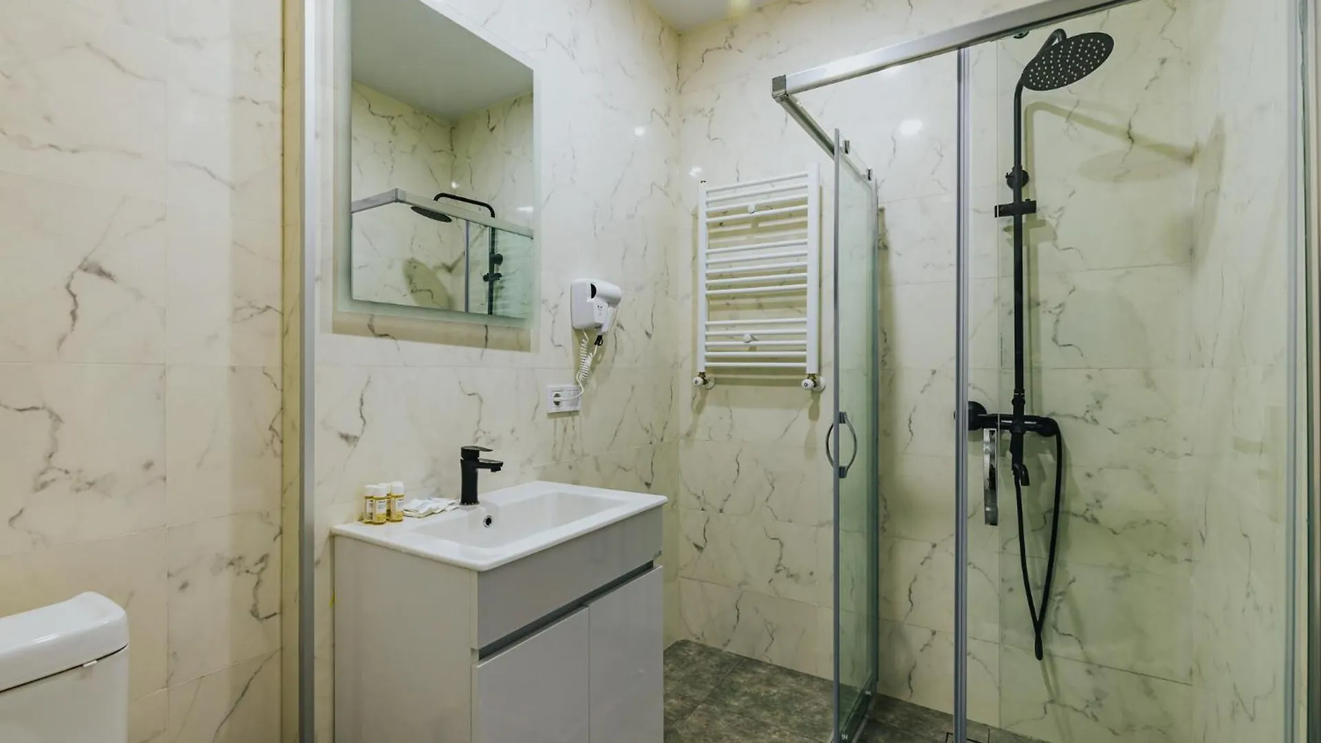 Komunna Luxe Batum Otel